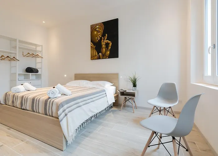 Keys Of Italy - Mudiva - Albero 2 - Train Station Modern 1 Bdr Flat 1st Floor Apartament