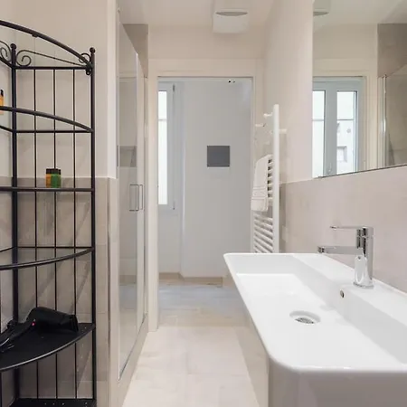 Apartamento Mudiva -train Station Modern 1 Bdr Flat 1st Floor